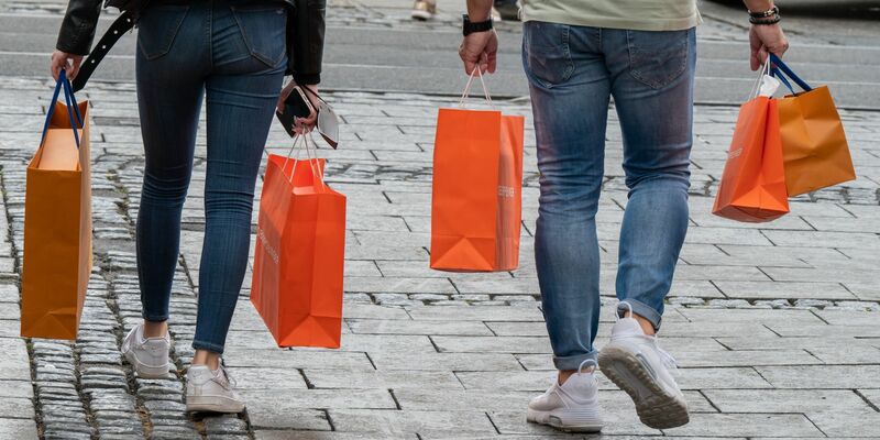 Grund für den Anstieg der Kaufkraft in Deutschland sind unter anderem gestiegene Löhne und eine Erhöhung von Transferzahlungen wie Kinder- und Wohngeld. - Foto: Peter Kneffel/dpa