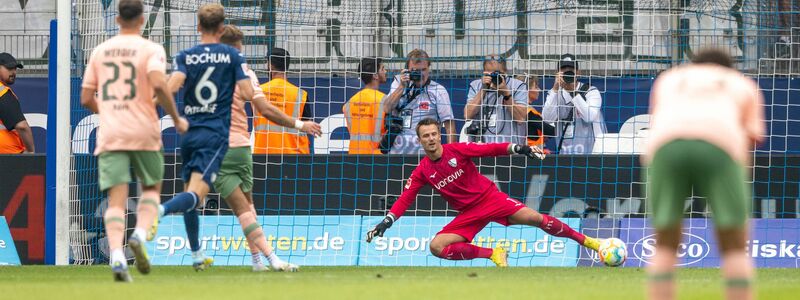 Bremens Niclas Füllkrug erzielt per Elfmeter das Tor zum 2:0. - Foto: David Inderlied/dpa