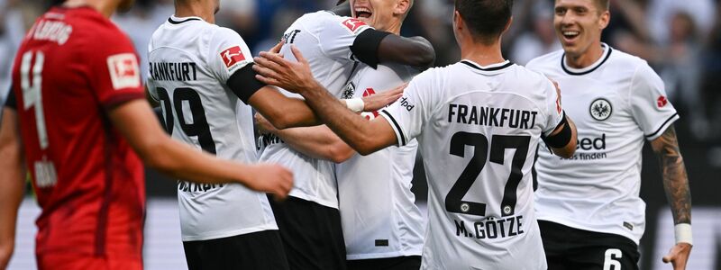 Das späte Tor durch Frankfurts Omar Marmoush sicherte der Eintracht das Remis gegen Leipzig. - Foto: Arne Dedert/dpa