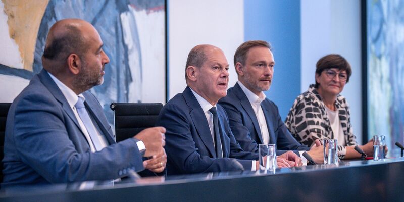 82 Prozent der Menschen in Deutschland sind einer aktuellen Umfrage zufolge nicht zufrieden mit der Arbeit der Ampel-Koalition. - Foto: Michael Kappeler/dpa