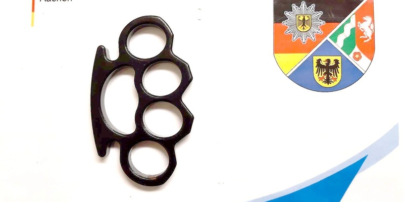 BPOL NRW: Ohne Versicherung - dafür mit Schlagring - Bundespolizei legt zur Fahndung ausgeschriebenes Fahrzeug still und beschlagnahmt Schlagring - Foto: presseportal.de