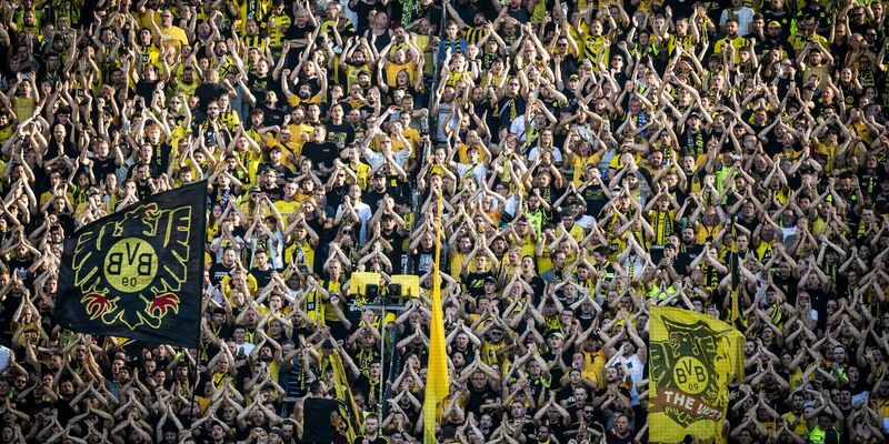 Dortmunds Fans demonstrieren gegen Investoren in der DFL. - Foto: Bernd Thissen/dpa