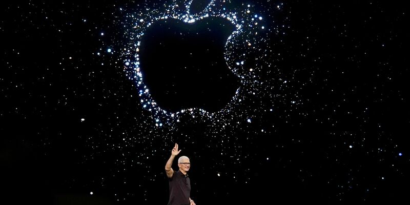 Apple hat sich zu Problemen mit dem iPhone 15 Pro geäußert. - Foto: Jeff Chiu/AP/dpa