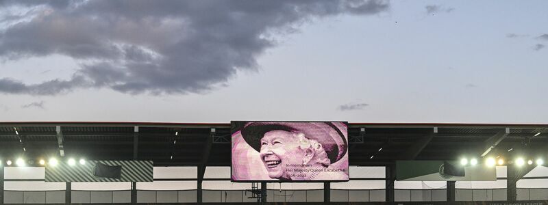 Beim UEFA-Europa-League-Spiel zwischen dem FC Zürich und Arsenal England wird der Queen gedacht. - Foto: Gian Ehrenzeller/KEYSTONE/dpa