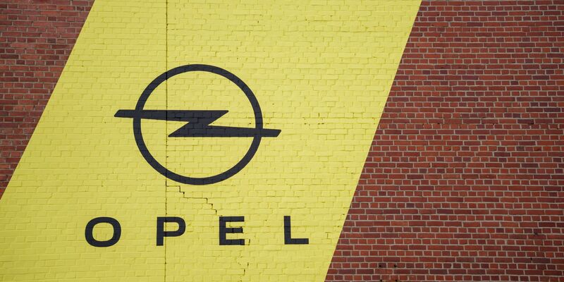 Opel will seinen Kurs in Richtung Elektromobilität noch entschiedener fahren, wie Opel-Chef Florian Huettl zum Jubiläum ankündigte: «Ab 2025 wird jedes neue Opel-Modell rein batterieelektrisch sein.» - Foto: Andreas Arnold/dpa