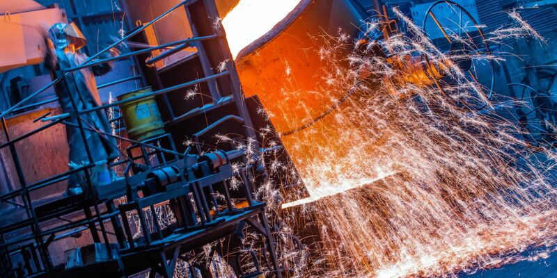 Die Metall- und Elektroindustrie steht weiter unter Druck - immer mehr Arbeitsplätze gehen verloren. (Archivbild) - Foto: Jens Büttner/dpa-Zentralbild/dpa