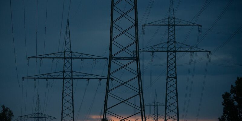 Strom kostete die Verbraucherinnen und Verbraucher im zweiten Halbjahr 2023 durchschnittlich 41,75 Cent je Kilowattstunde (Symbolbild). - Foto: Sebastian Gollnow/dpa