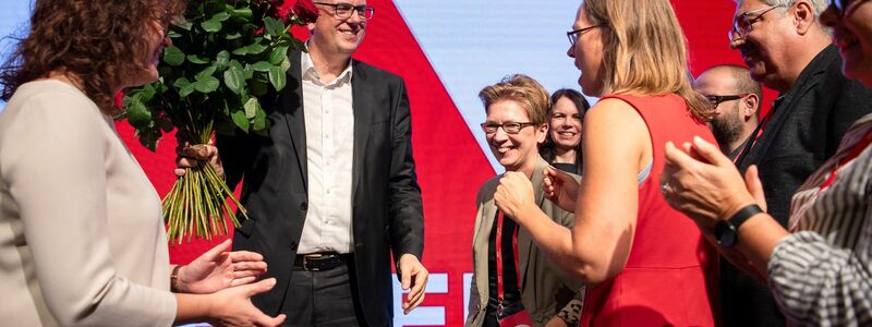 SPD-Spitzenkandidat Andreas Bovenschulte hat Prognosen zufolge die meisten Stimmen erreicht. - Foto: Sina Schuldt/dpa