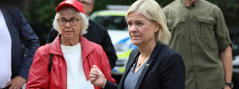 Schwedens Ministerpräsidentin Magdalena Andersson kommt zur Stimmabgabe für die Parlamentswahlen in einem Wahllokal in Nacka. - Foto: Ali Lorestani/Tt/TT News Agency/AP/dpa
