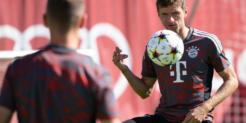 Bayern-Trainer Thomas Tuchel ist sich sicher: Serge Gnabry wird heute im Spiel gegen Real Madrid ein Tor schießen. - Foto: Sven Hoppe/dpa