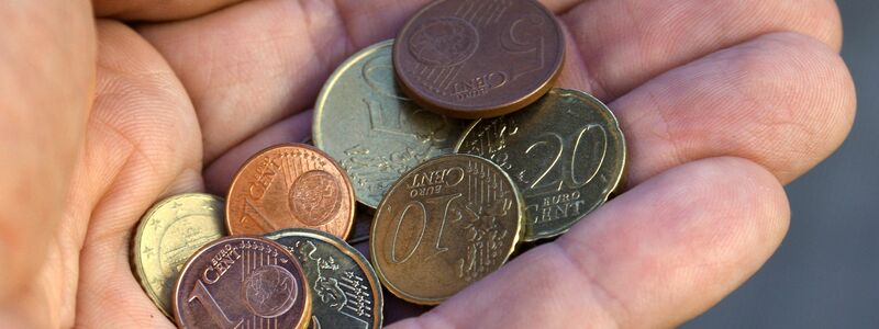 Alleinstehende sollen 502 Euro im Monat erhalten und Jugendliche 420 Euro. - Foto: Karl-Josef Hildenbrand/dpa