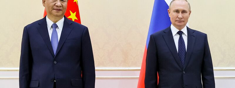 Dieses von der staatlichen russischen Nachrichtenagentur Sputnik via AP veröffentlichte Foto zeigt Chinas Präsidenten Xi Jinping und Kremlchef Wladimir Putin. - Foto: Alexandr Demyanchuk/Pool Sputnik Kremlin/AP/dpa