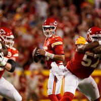 Kein Entkommen für Mahomes: Die Chiefs spielen eine enttäuschende Saison. - Foto: Charlie Riedel/AP/dpa