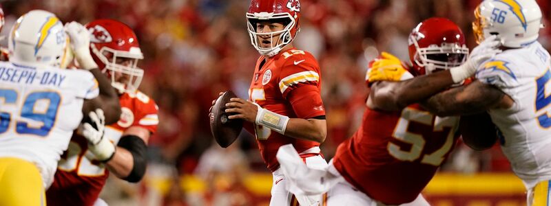 Kein Entkommen für Mahomes: Die Chiefs spielen eine enttäuschende Saison. - Foto: Charlie Riedel/AP/dpa