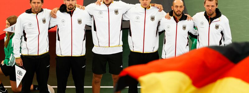 Das deutsche Davis-Cup-Team feiert den Einzug in die Finalrunde. - Foto: Frank Molter/dpa