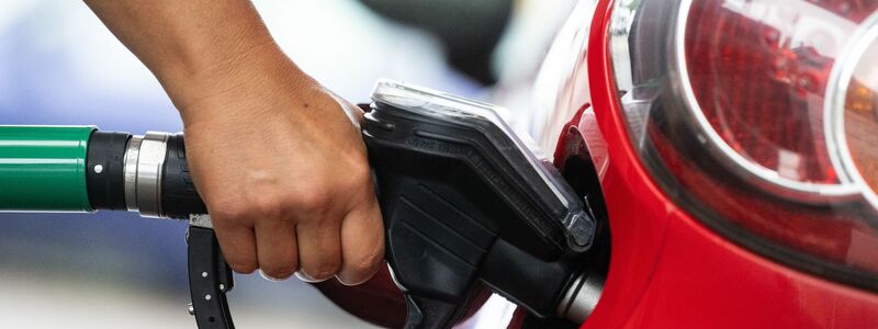 Dieselkraftstoff darf in Zukunft zu 100 Prozent aus Altspeiseölen bestehen. - Foto: Marijan Murat/dpa