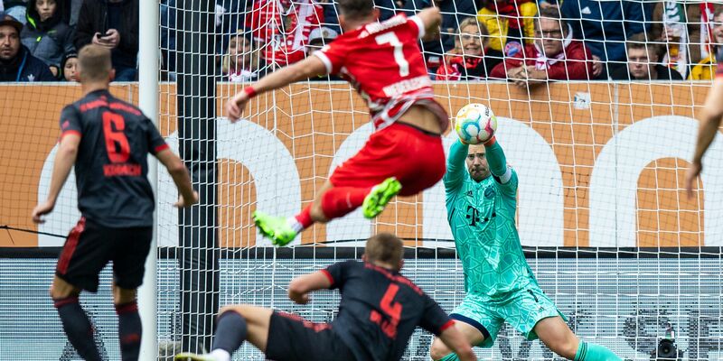 Auch in Augsburg erstmal auf der Bank: Thomas Müller. - Foto: Tom Weller/dpa