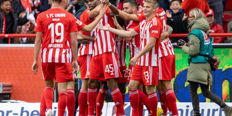 Danilho Doekhi (3.v.l) traf für Union Berlin zum 1:0. - Foto: Andreas Gora/dpa