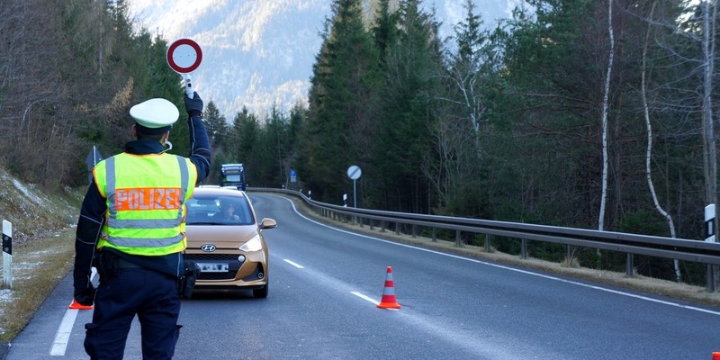 Bundespolizeidirektion München: Unerlaubte Einreisen und Feststellungen nach 108 Tagen vorübergehend wiedereingeführten Binnengrenzkontrollen der Bundespolizei in Bayern - Foto: presseportal.de