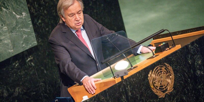 UN-Generalsekretär António Guterres spricht vor der UN-Vollversammlung. - Foto: Michael Kappeler/dpa