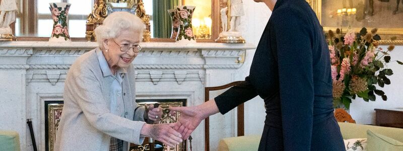 Kurz vor ihrem Tod empfing Elizabeth II. noch die neue Premierministerin Liz Truss. Insgesamt erlebte die Queen in ihrer Amtszeit mehr als ein Dutzend Regierungschefinnen und -chefs. - Foto: Jane Barlow/Pool PA/dpa