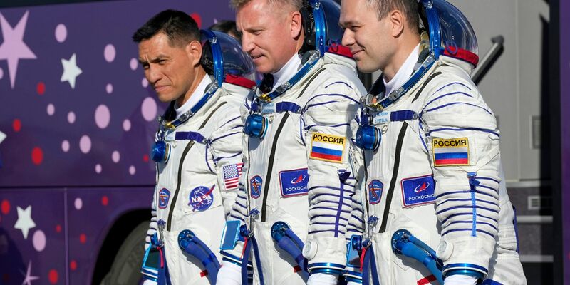 Die russische Raumfahrtbehörde Roskosmos nannte technische Probleme als Grund. - Foto: Dmitri Lovetsky/POOL AP/dpa