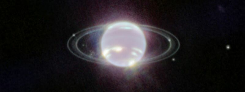 Der Planet Neptun schwebt im Zentrum einiger Ringe. Die Ringe wurden durch den Einsatz der Nahinfrarotkamera (NIRCam) zum ersten Mal seit mehr als drei Jahrzehnten in vollem Fokus sichtbnar. - Foto: Space Telescope Science Institut/ESA/Webb/dpa