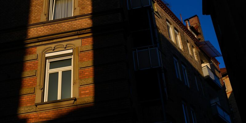 Die verlangten Mietpreise in Metropolen steigen nicht weiter - verbleiben aber einer Studie zufolge auf hohem Niveau. - Foto: Sebastian Gollnow/dpa