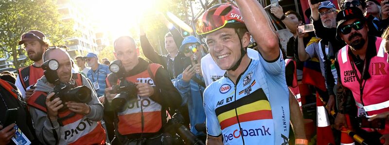 Belgiens Radstar Remco Evenepoel ist nun auch Weltmeister im Straßenrennen. - Foto: Dirk Waem/BELGA/dpa