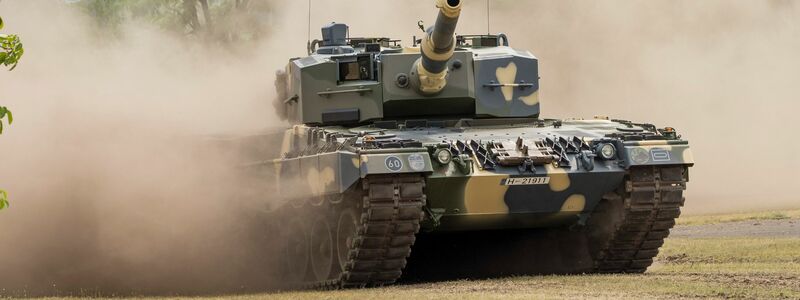 Leopard-2-Panzer werden seit 1978 in Serien gebaut - inzwischen gibt es verschiedene Varianten. - Foto: Csaba Krizsan/MTI/AP/dpa