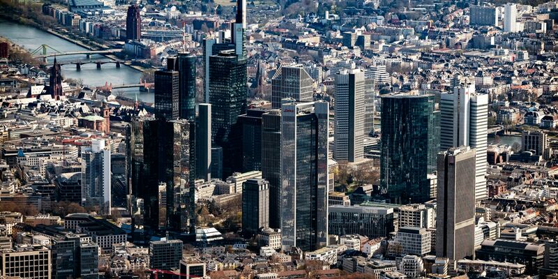 Die Bundesbank sieht dieses Jahr ein schwierigeres Umfeld für deutsche Geldinstitute. (Archivbild) - Foto: Uli Deck/dpa