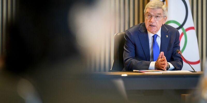 IOC-Präsident Thomas Bach will vor der Eröffnung der Sommerspiele in Paris in der Seine schwimmen gehen. - Foto: Laurent Gillieron/KEYSTONE/dpa