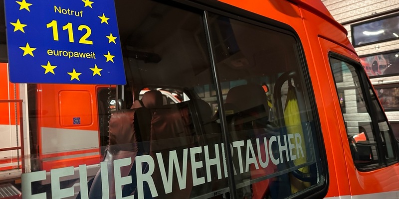 FW-NE: Mehrere Papiercontainer in Flammen | Polizei ermittelt Brandursachen - Foto: presseportal.de