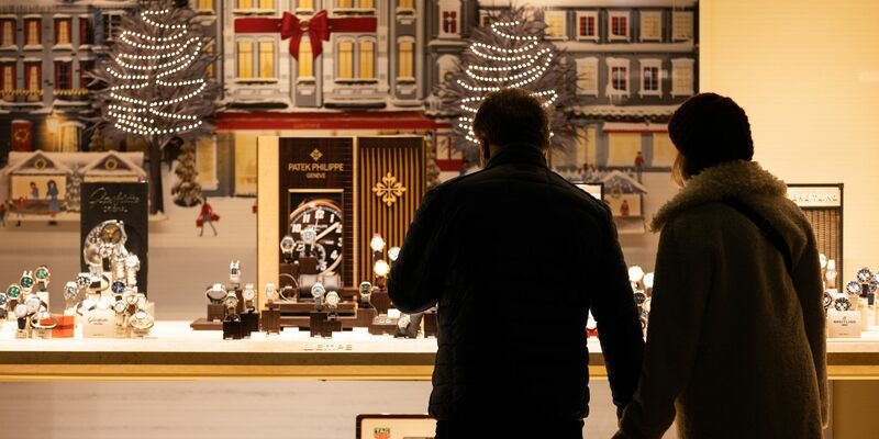 Die Verbraucher wollen in diesem Jahr im Schnitt 250 Euro für Weihnachtsgeschenke ausgeben. - Foto: Hannes P. Albert/dpa