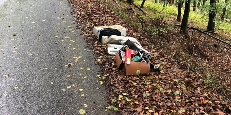 POL-LG: ++ PKW kollidiert mit Radfahrerin ++ Bauschutt bei See in Barum abgeladen (Bild) ++ Haufen Asphalt abgeladen - Hinweise gesucht (Bild) ++ Alkoholisiert auf der B4 - Polizei stoppt LKW ++ - Foto: presseportal.de