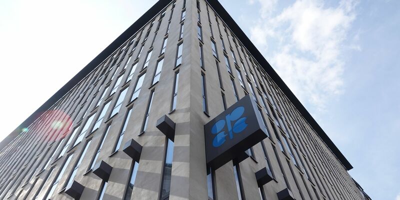 Hauptsitz der Organisation der erdölexportierenden Länder (OPEC) in Wien. - Foto: Wang Zhou/XinHua/dpa