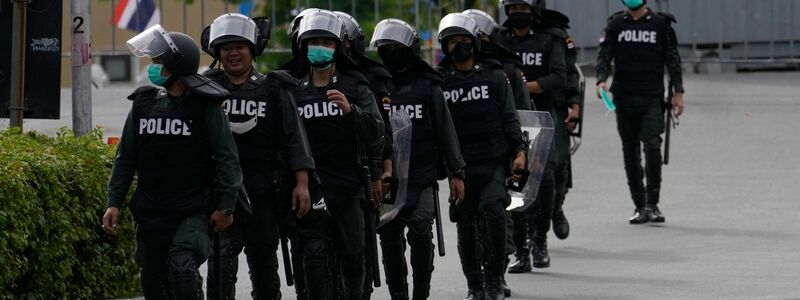 Thailändische Polizeikräfte (Symbolbild). - Foto: Sakchai Lalit/AP/dpa