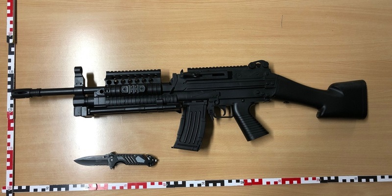 HZA-M: Zoll entdeckt Softair-Maschinepistole in einer Paketsendung - Foto: presseportal.de