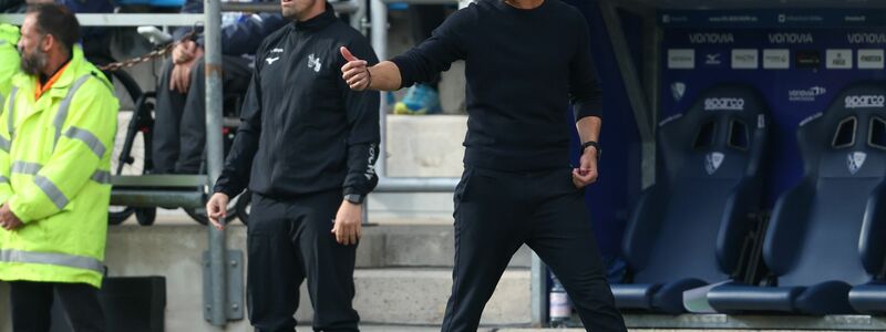 Bochums Trainer Thomas Letsch feiert den Sieg gegen Eintracht Frankfurt. - Foto: Friso Gentsch/dpa