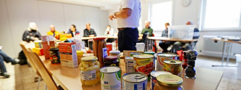 Kochen ohne Strom ist nicht komfortabel - aber möglich. (Archivfoto) - Foto: Uwe Lein/dpa
