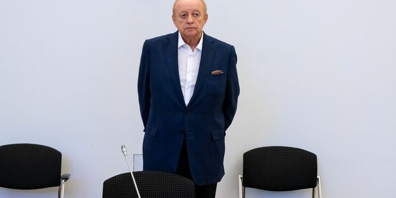 Schuhbeck steht nach dem Urteil und nach der Insolvenz seiner Restaurants vor den Trümmern einer großen, langen Karriere. - Foto: Sven Hoppe/dpa