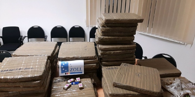 HZA-HB: Zoll stellt Waffe am Flughafen sicher / Mann wollte mit einem Stockdegen einreisen - Foto: presseportal.de