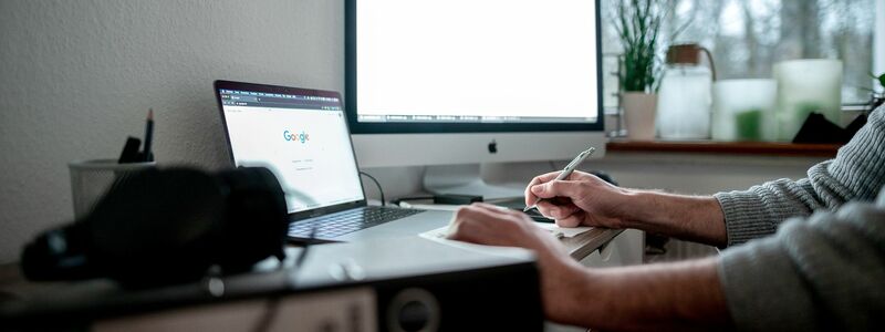 Das Homeoffice hat sich seit der Corona-Pandemie fest etabliert. (Archivbild) - Foto: Fabian Strauch/dpa