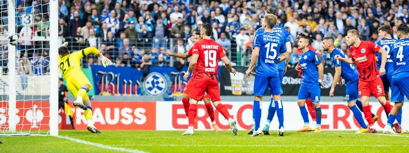 Eintracht Frankfurt setzte sich souverän bei den Stuttgarter Kickers durch. - Foto: Tom Weller/dpa