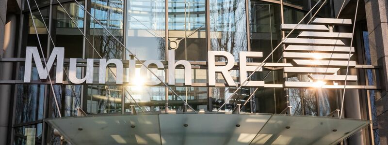 Die Munich Re erwartet demnach in den kommenden Monaten weiter positive Geschäftsmöglichkeiten, die Ziele für 2025 seien unverändert gültig. - Foto: Peter Kneffel/dpa