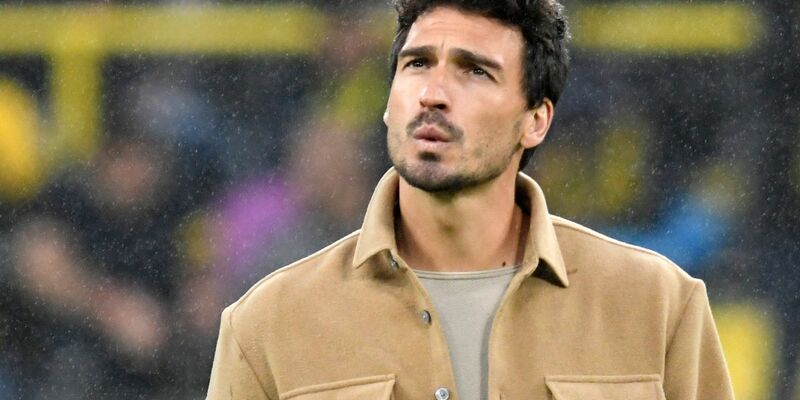 Dortmunds Mats Hummels (r) köpft den Ball zum 2:1. - Foto: Bernd Thissen/dpa