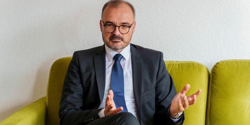 «Lassen Sie die Frauen nicht länger schutzlos», sagt Patrick Liesching, Bundesvorsitzender des Weißen Rings. - Foto: Andreas Arnold/dpa