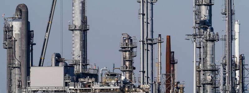 Die energieintensive Chemiebranche leidet unter der schwachen Konjunktur. (Archivbild) - Foto: Uwe Anspach/dpa