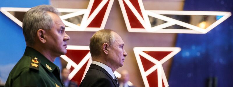 Russlands Präsident Wladimir Putin informierte sich in Mariupol über die Lage. - Foto: Mikhail Metzel/Pool Sputnik Kremlin/AP/dpa