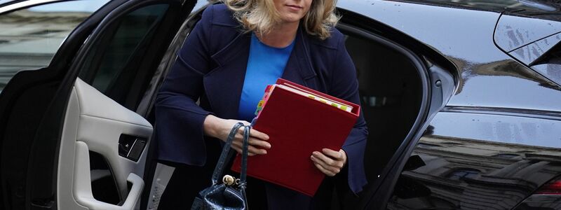 Penny Mordaunt trifft zu einer Kabinettssitzung in der Downing Street ein. - Foto: Tejas Sandhu/SOPA Images via ZUMA Press Wire/dpa